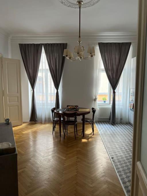 Beautiful Condo At The Old Town Bratislava Exterior foto
