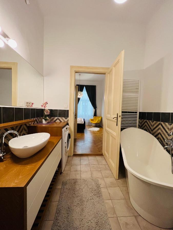 Beautiful Condo At The Old Town Bratislava Exterior foto